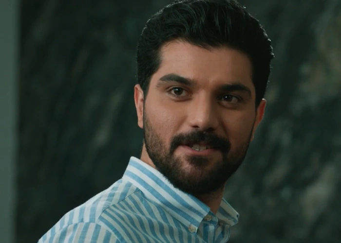 سینا مهراد بازیگر نقش شهاب ادیبی در سریال از یاد رفته